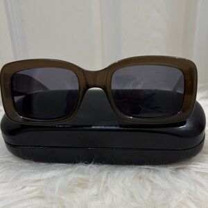 Authentic Vintage Gucci Brown Square Logo Acetate Sunglasses with Gold Hardware